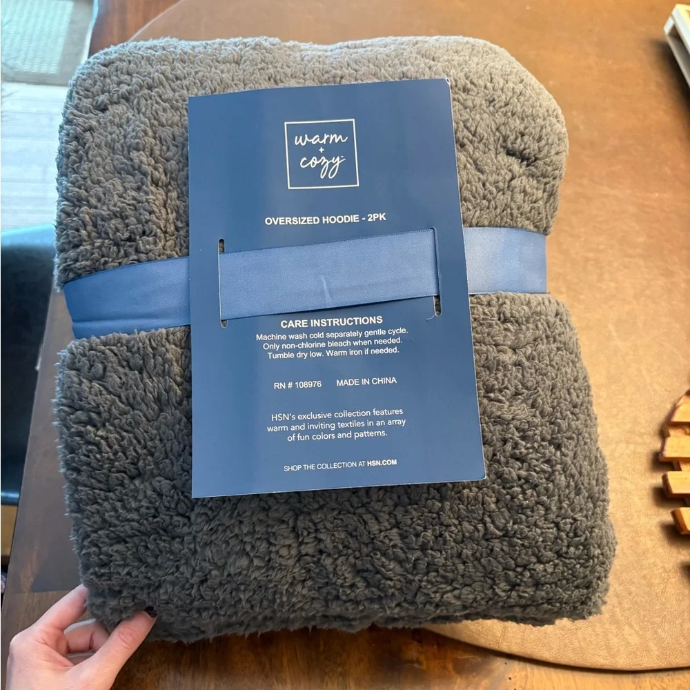 Oversized Hoodie Blanket/ Snuggie HSN - Picture 2 of 6